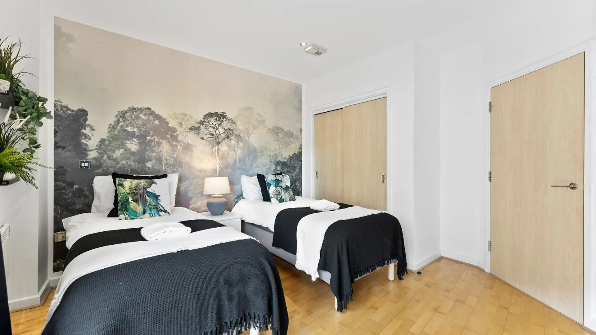 Stunning 2-Bed In Cardiff - Balcony Apartment 0*,  United Kingdom