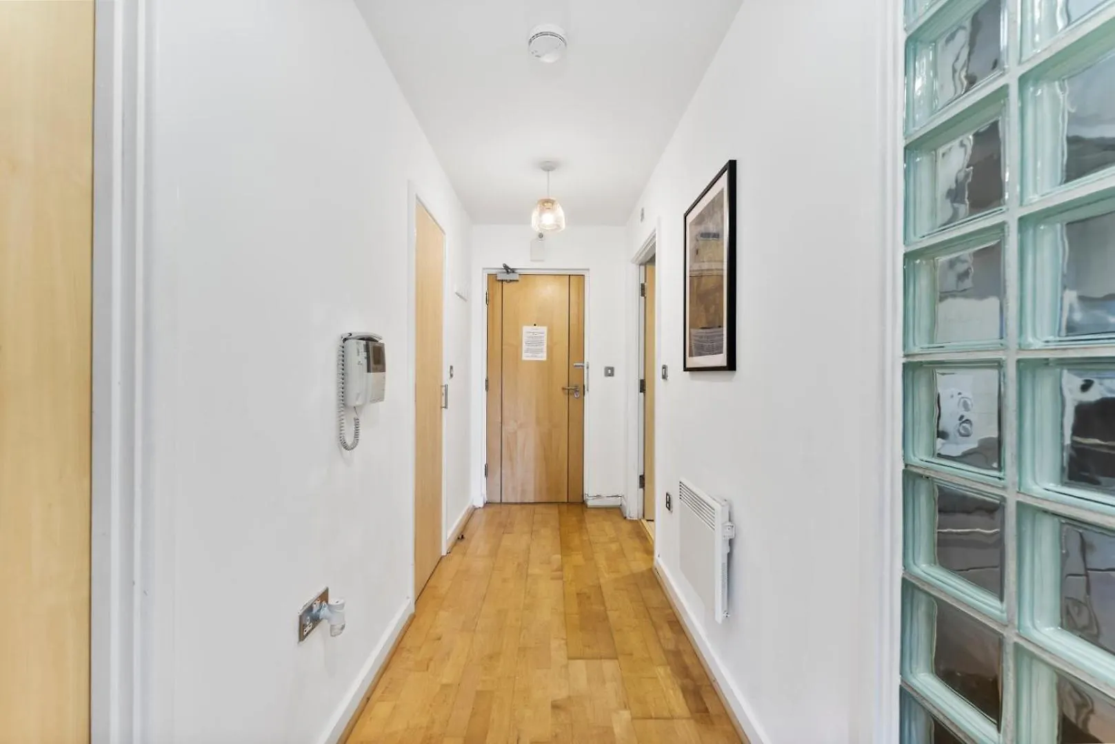 Stunning 2-Bed In Cardiff - Balcony Apartment