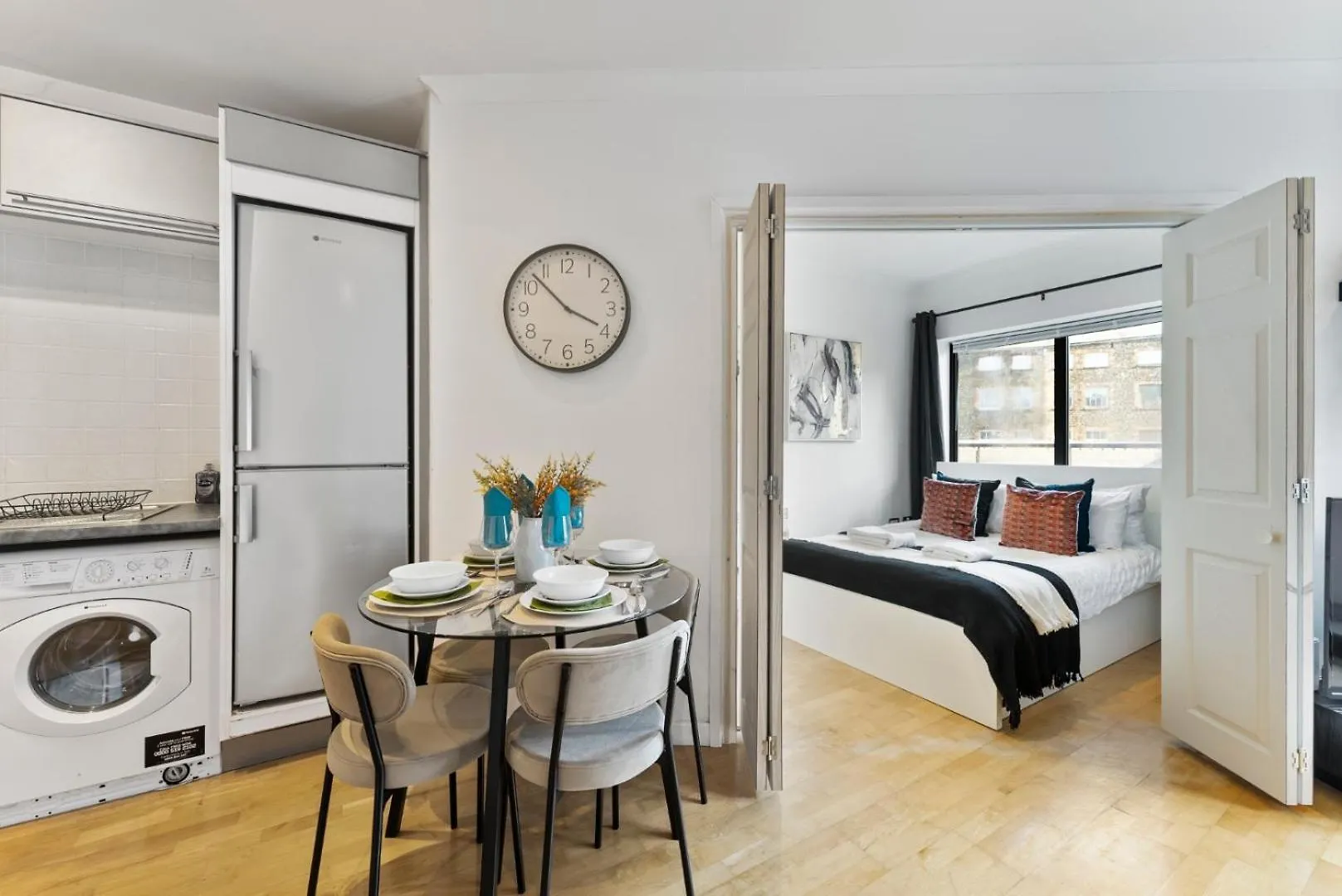 Stunning 2-Bed In Cardiff - Balcony Apartment 0*,