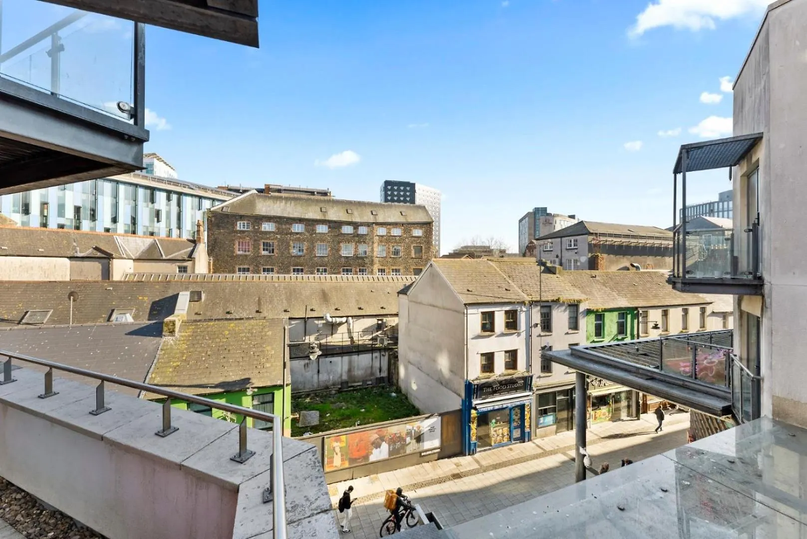 Stunning 2-Bed In Cardiff - Balcony Apartment